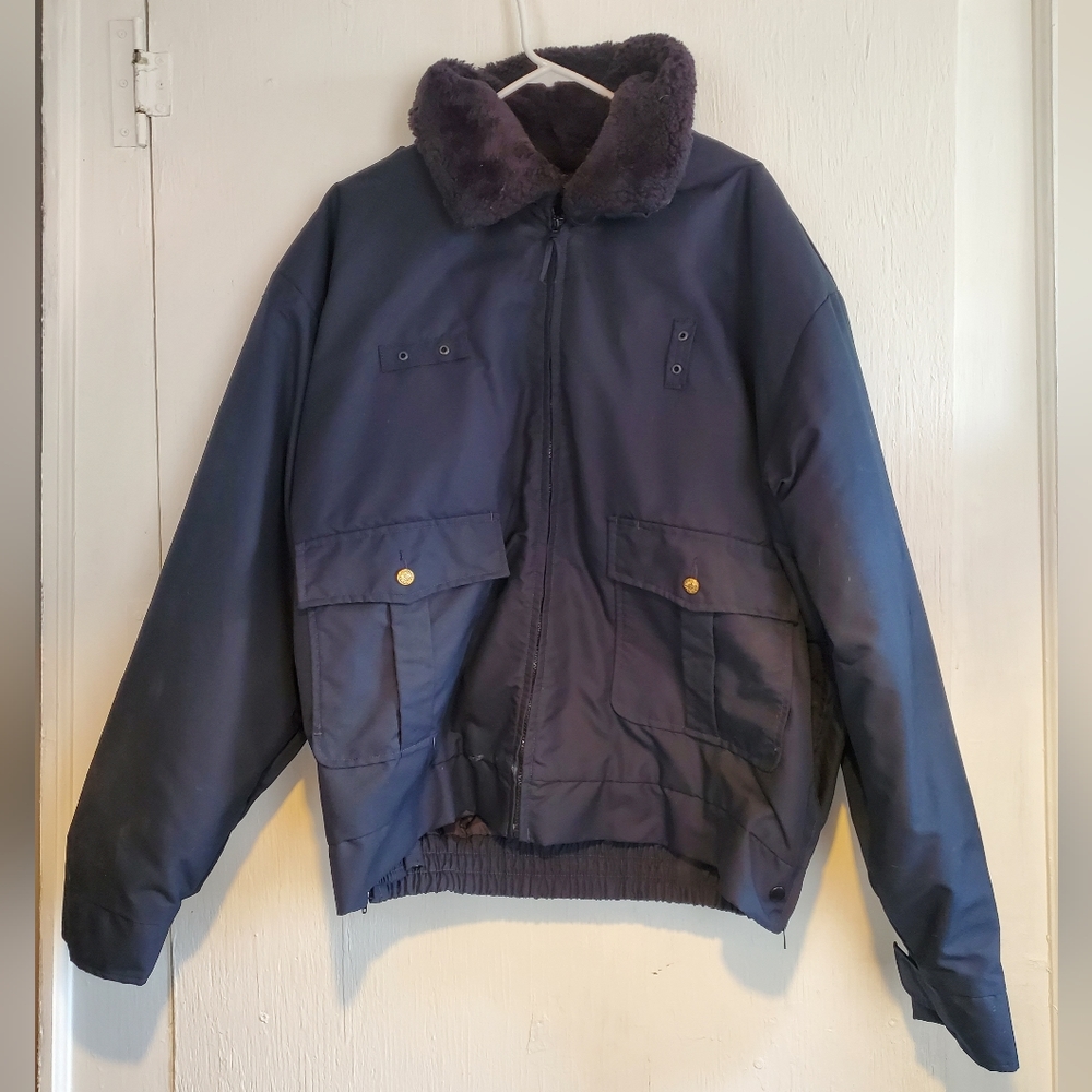 XL Solar 1 Duty/Security jacket that'sinsulated with removable liner and collar